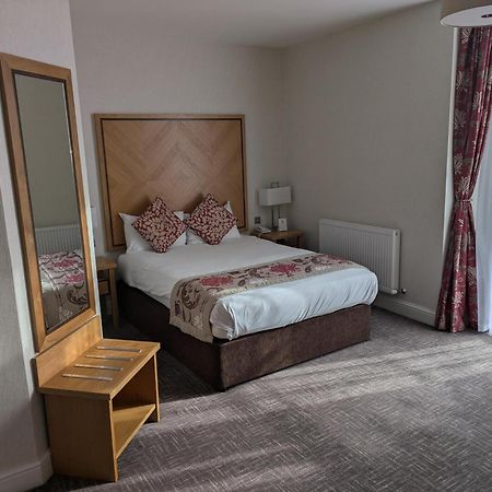 Best Western Homestead Court Hotel Уелуин Гардън Сити Екстериор снимка