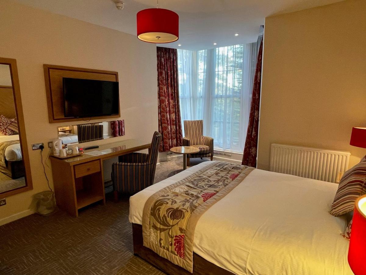 Best Western Homestead Court Hotel Уелуин Гардън Сити Екстериор снимка