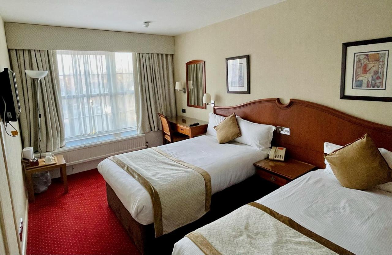 Best Western Homestead Court Hotel Уелуин Гардън Сити Екстериор снимка