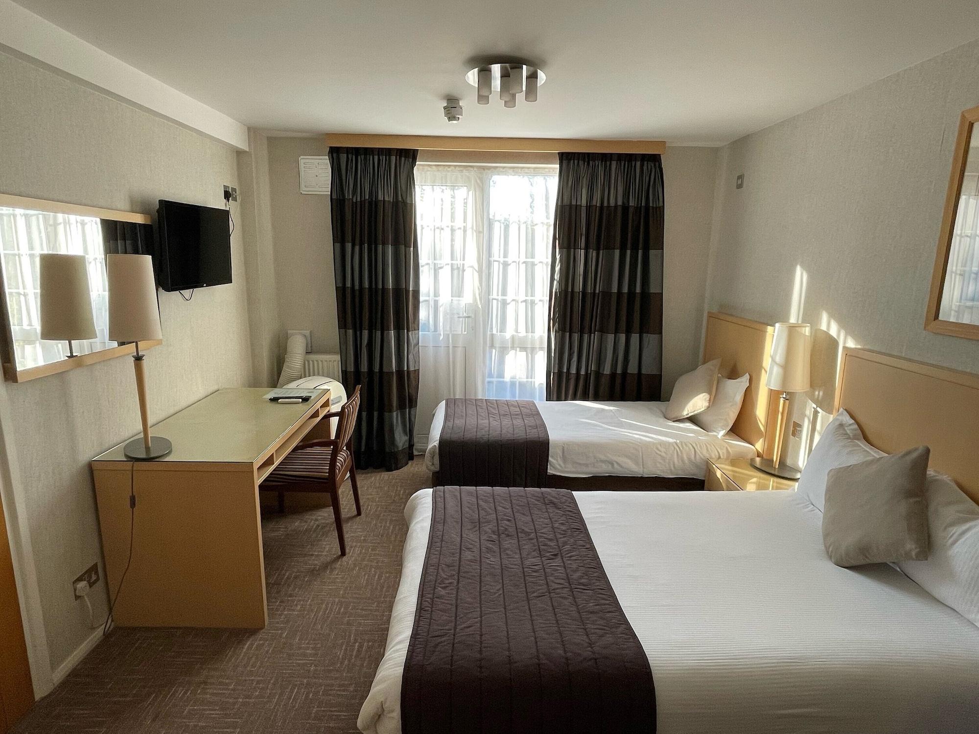 Best Western Homestead Court Hotel Уелуин Гардън Сити Екстериор снимка