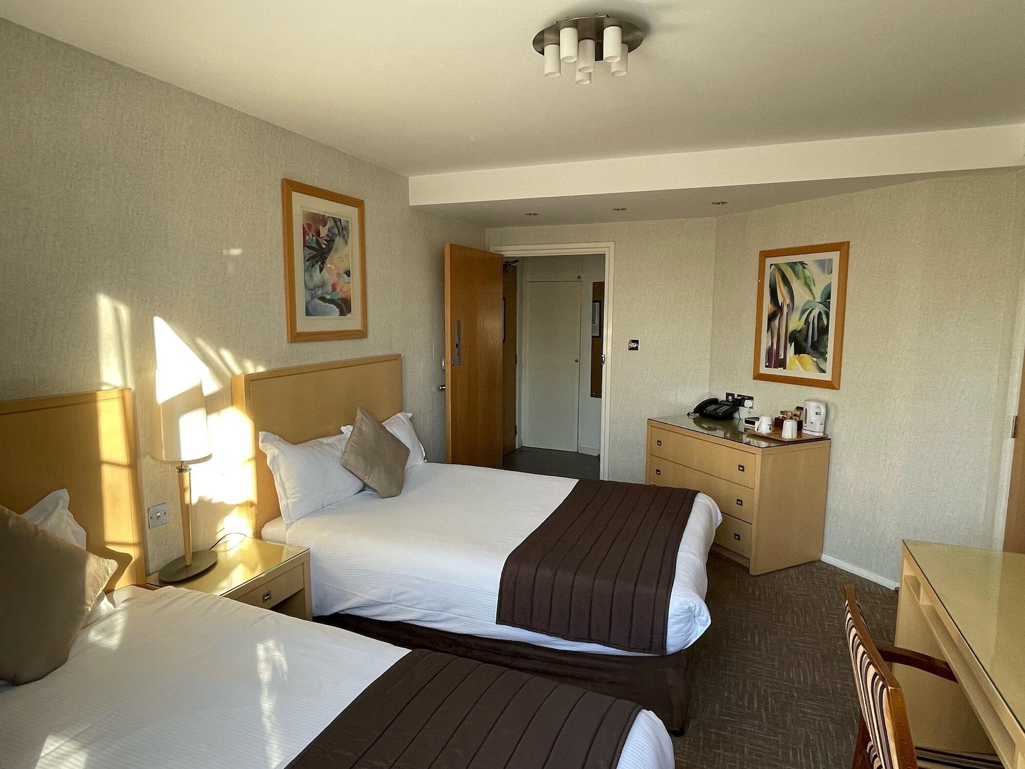 Best Western Homestead Court Hotel Уелуин Гардън Сити Екстериор снимка