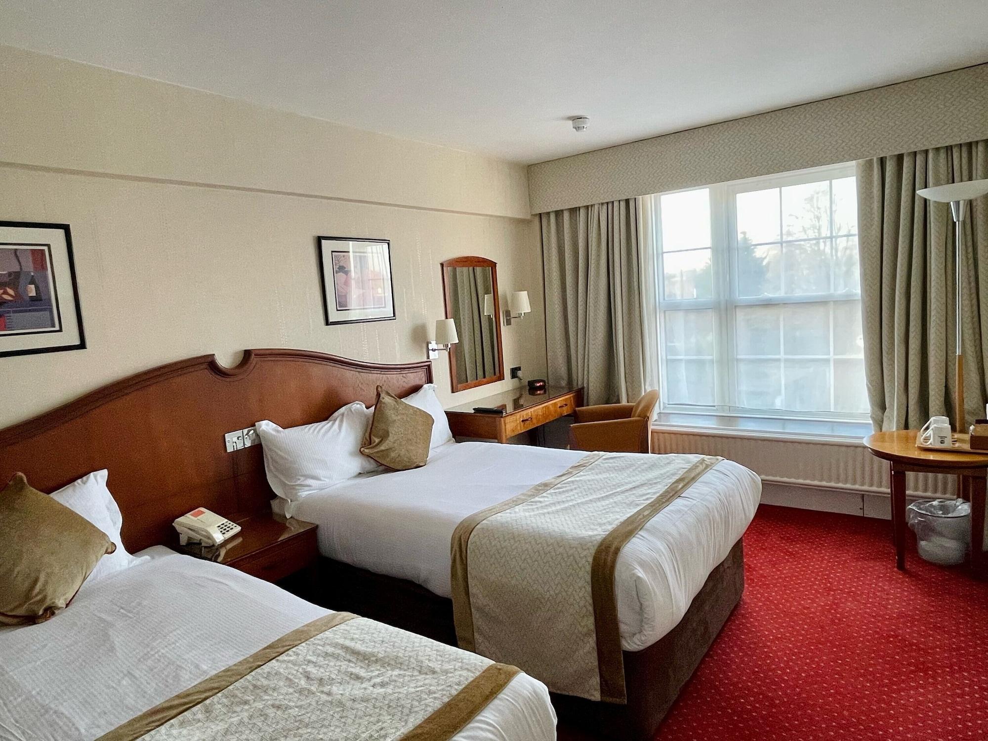 Best Western Homestead Court Hotel Уелуин Гардън Сити Екстериор снимка