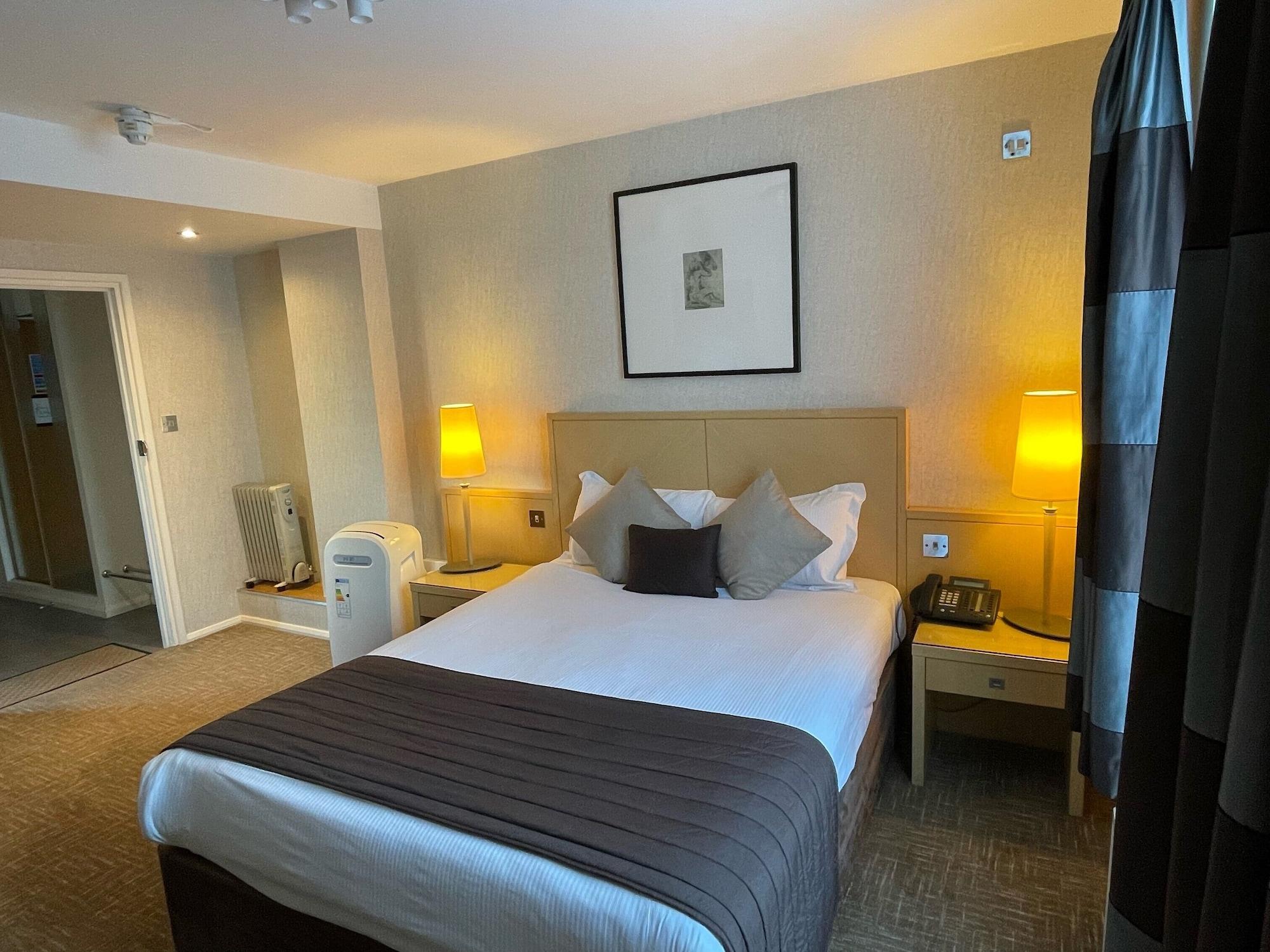 Best Western Homestead Court Hotel Уелуин Гардън Сити Екстериор снимка