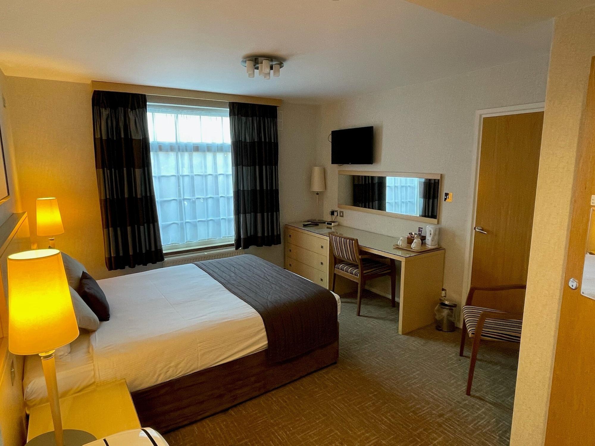 Best Western Homestead Court Hotel Уелуин Гардън Сити Екстериор снимка