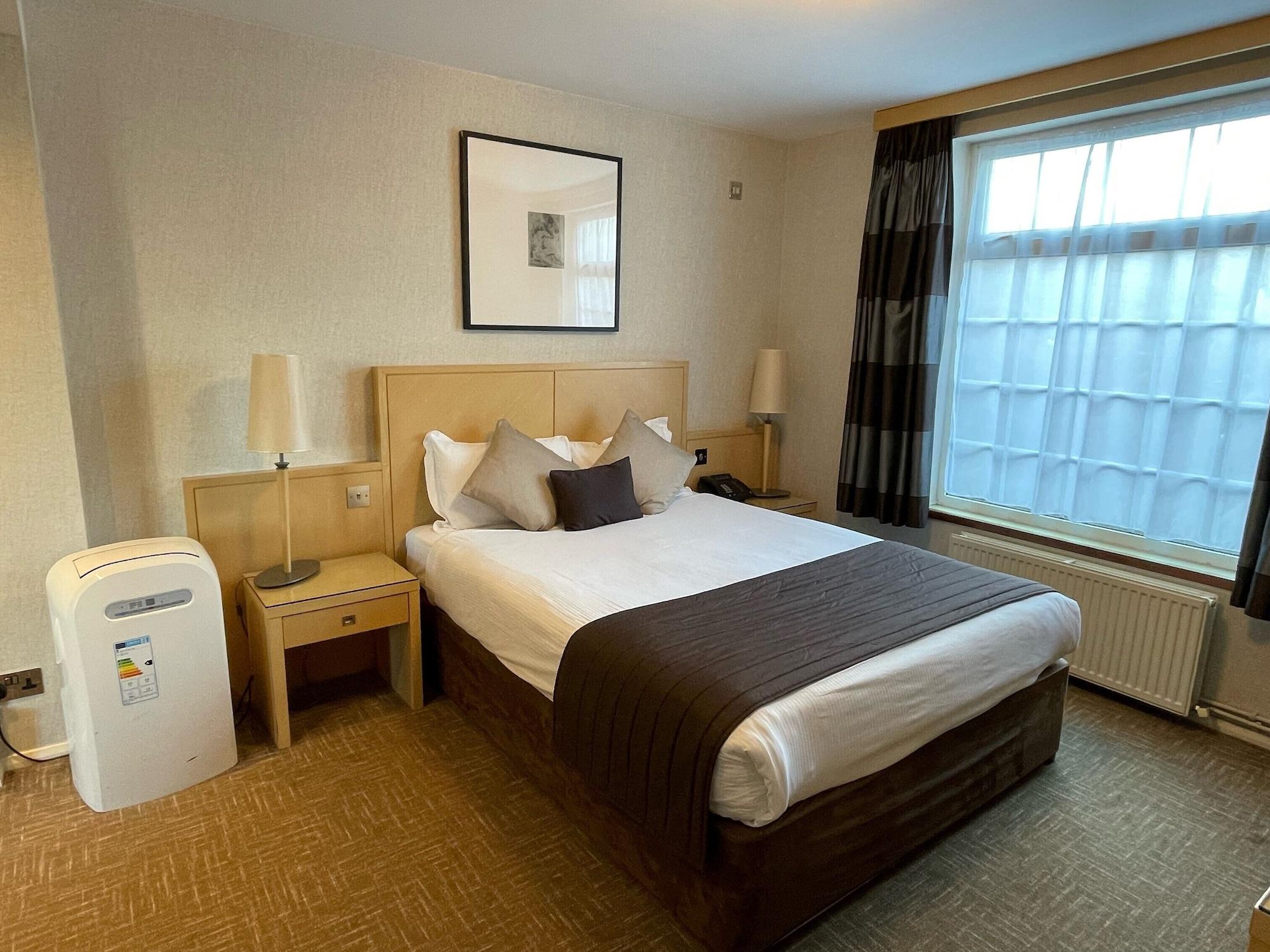 Best Western Homestead Court Hotel Уелуин Гардън Сити Екстериор снимка
