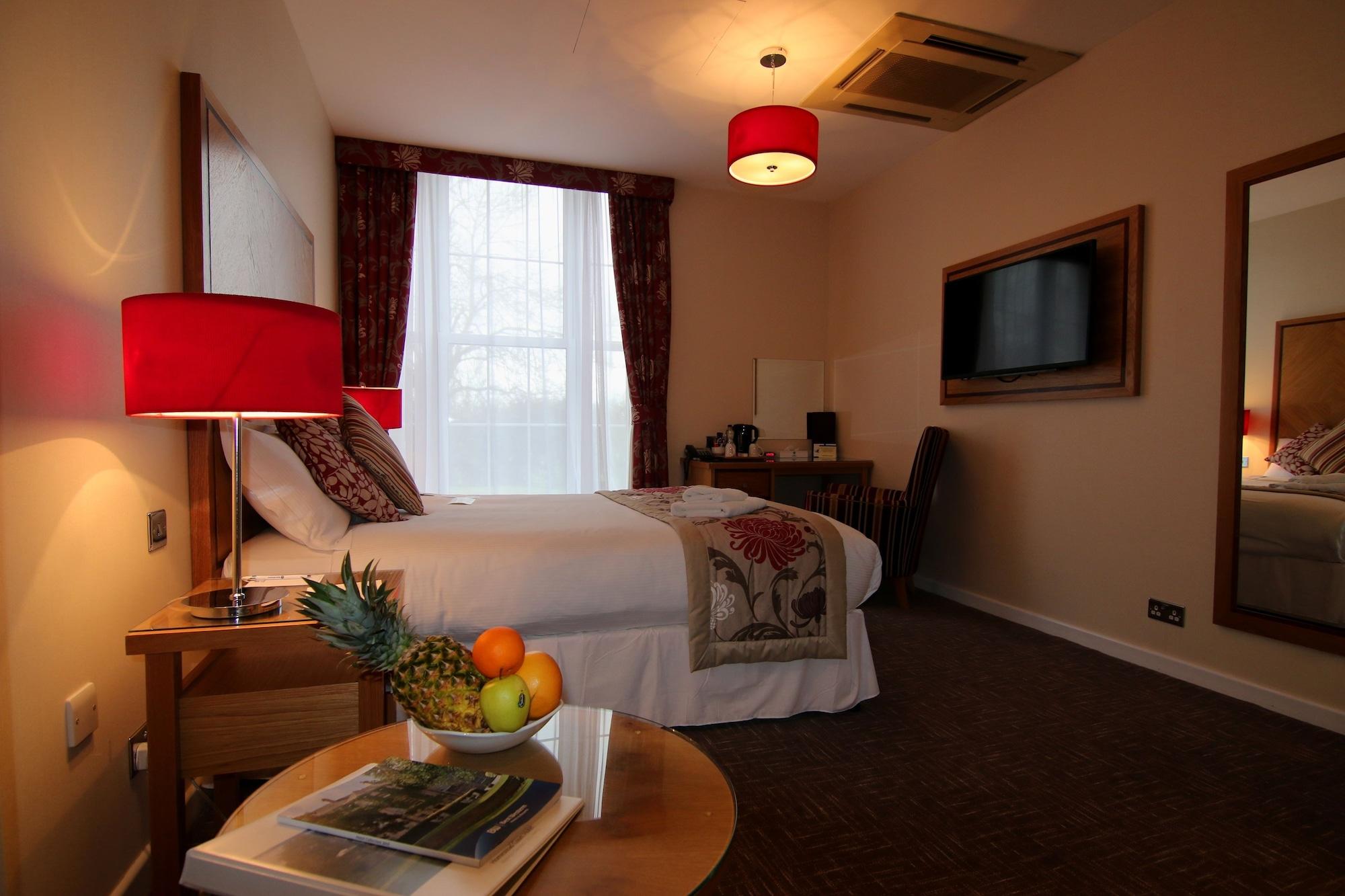 Best Western Homestead Court Hotel Уелуин Гардън Сити Екстериор снимка