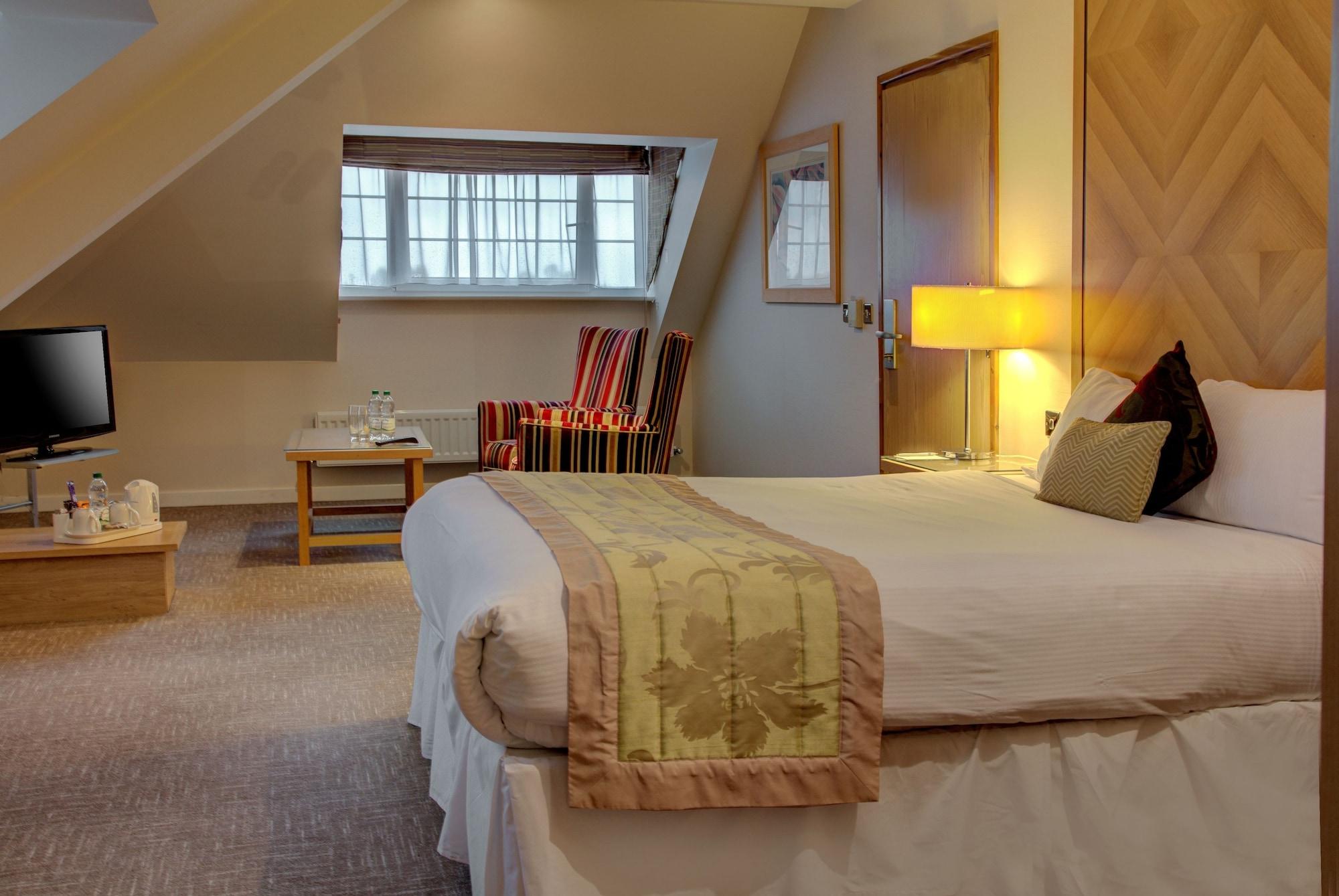 Best Western Homestead Court Hotel Уелуин Гардън Сити Екстериор снимка