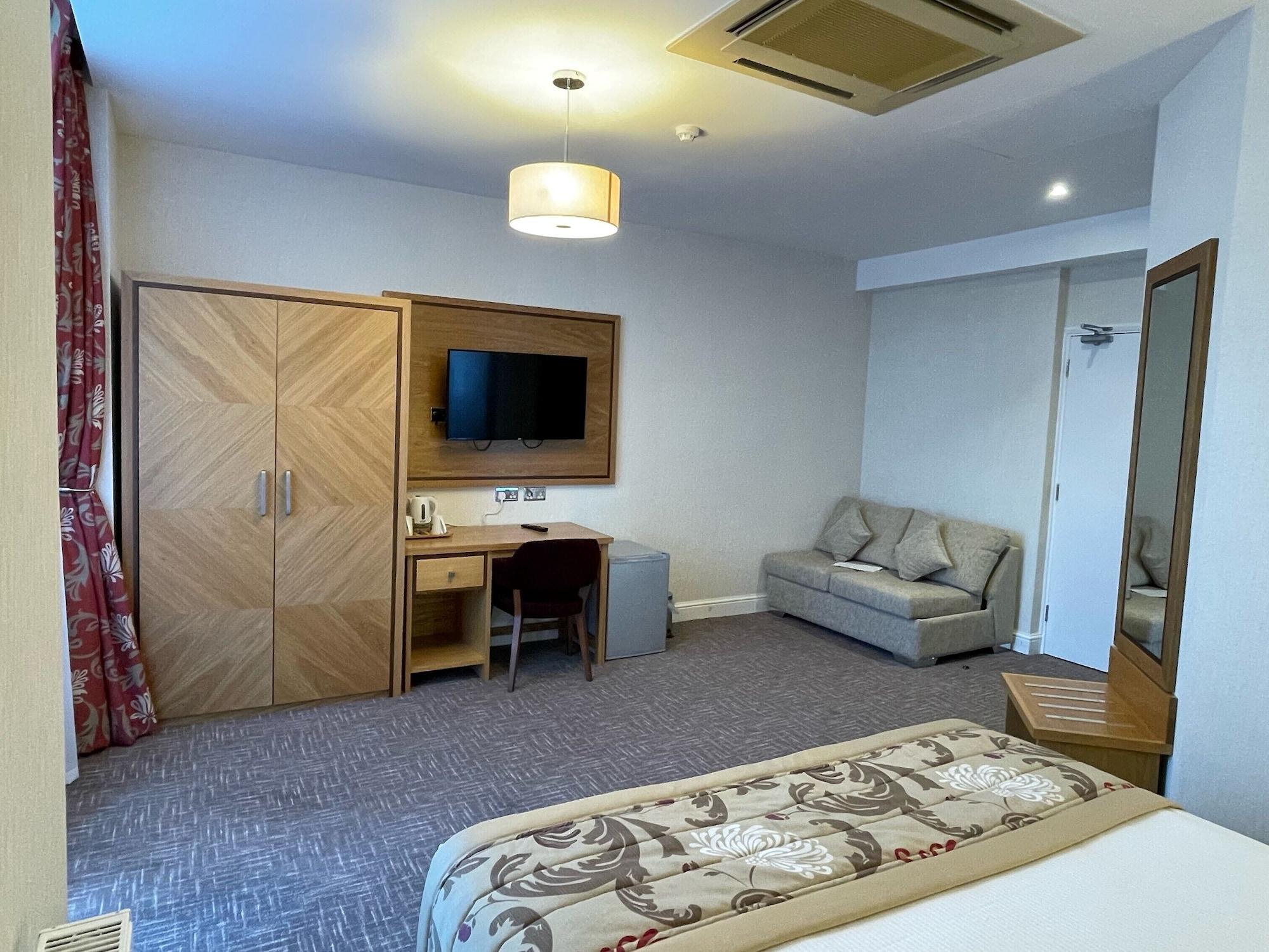 Best Western Homestead Court Hotel Уелуин Гардън Сити Екстериор снимка