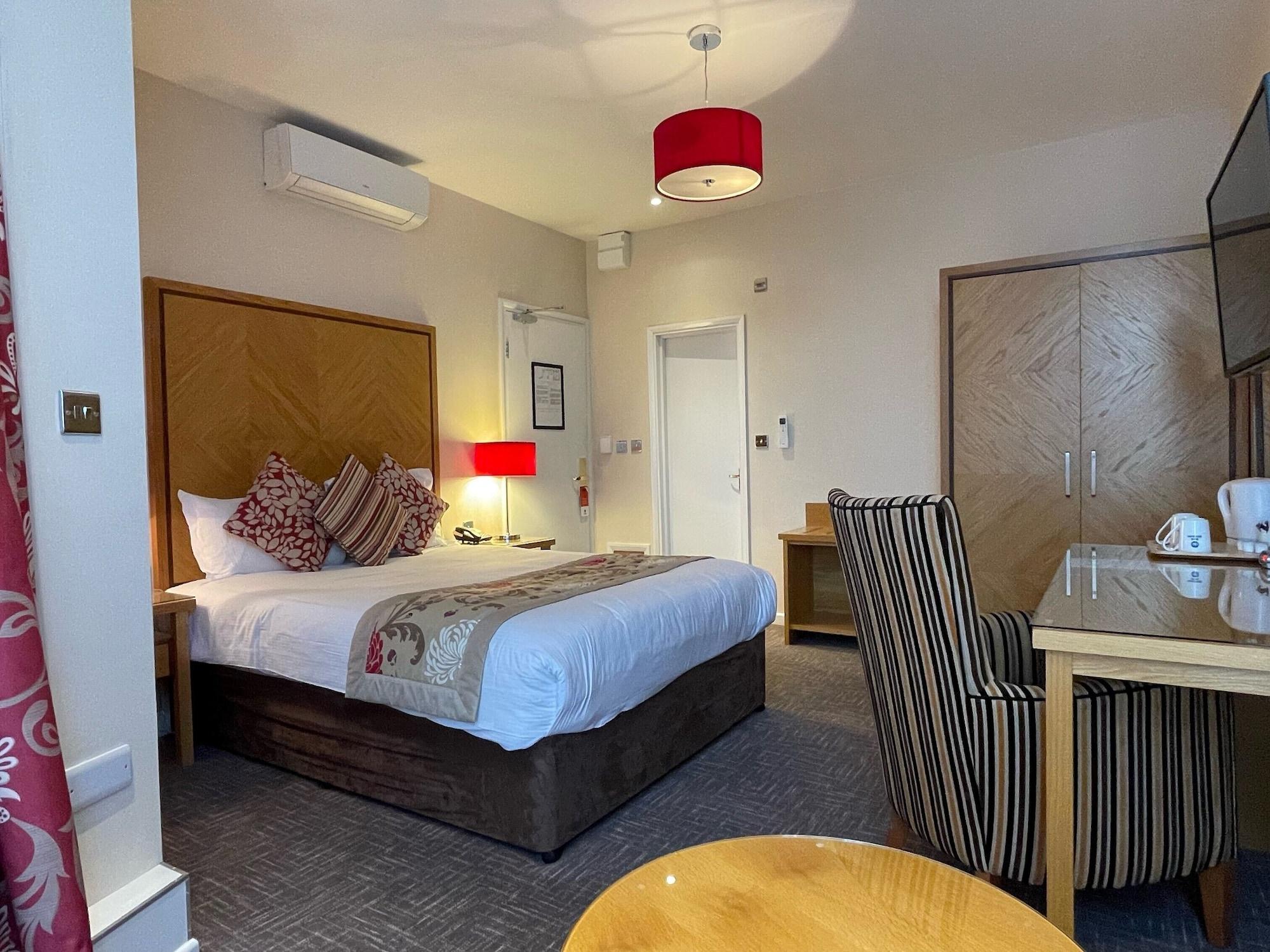 Best Western Homestead Court Hotel Уелуин Гардън Сити Екстериор снимка