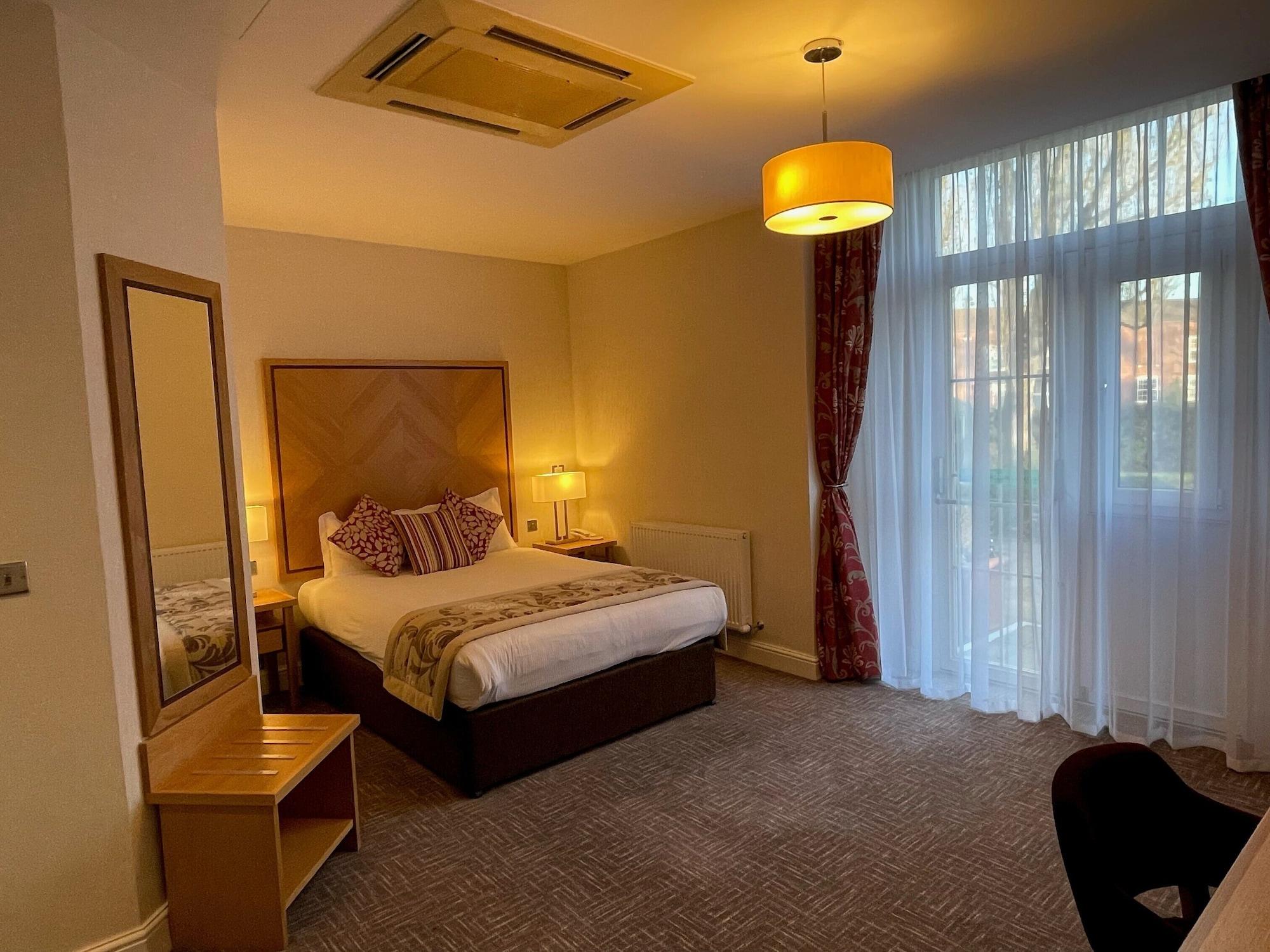 Best Western Homestead Court Hotel Уелуин Гардън Сити Екстериор снимка