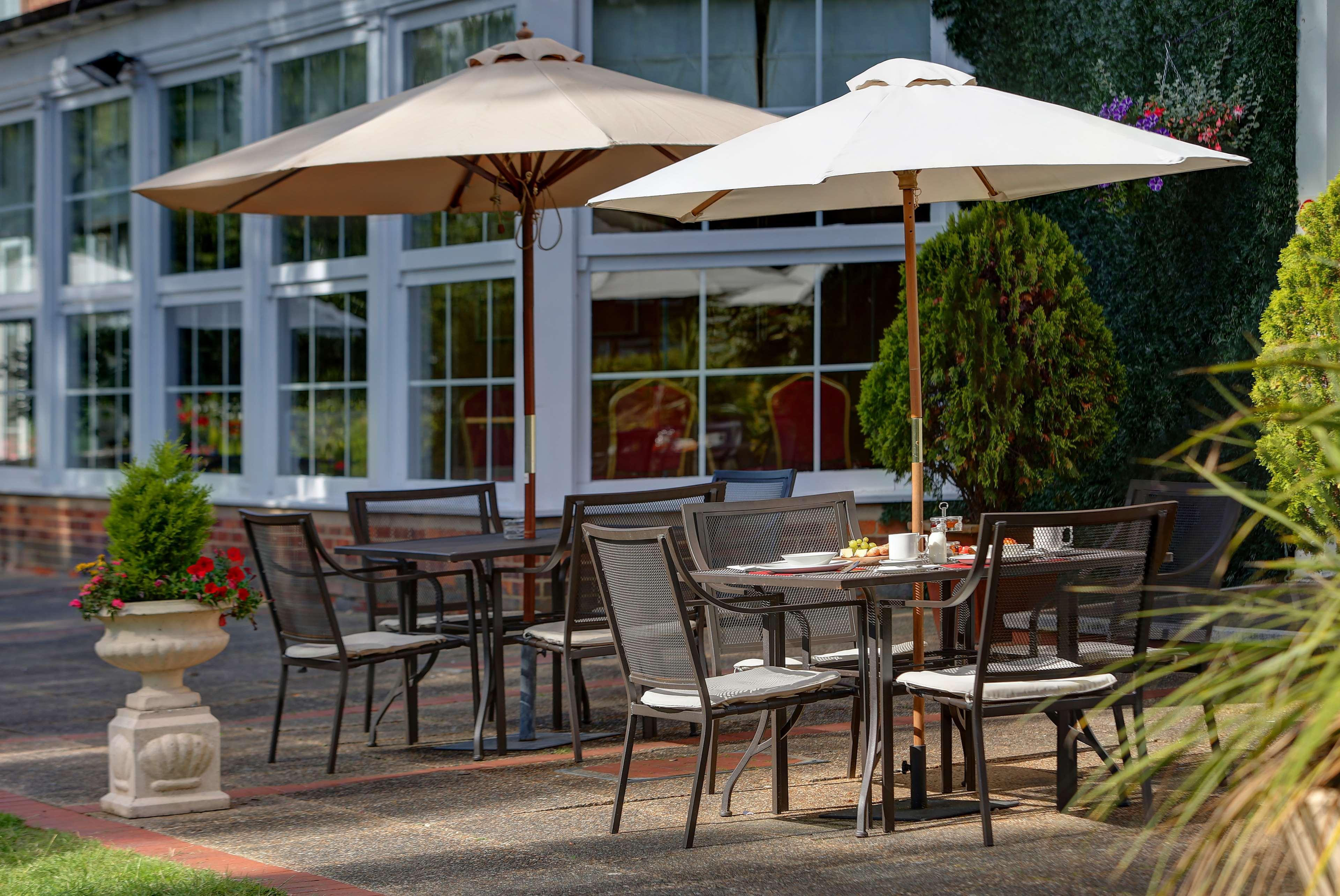 Best Western Homestead Court Hotel Уелуин Гардън Сити Екстериор снимка