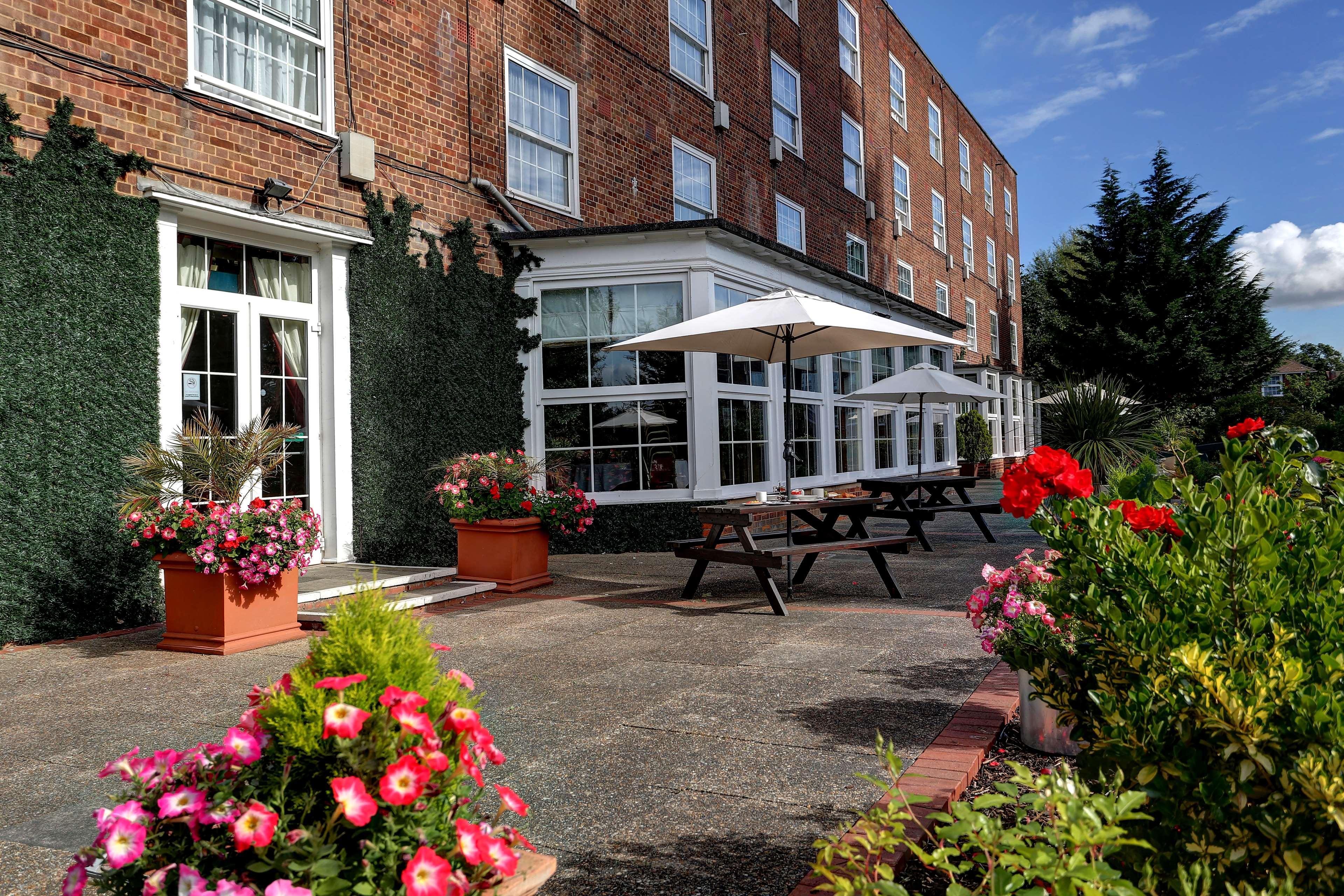 Best Western Homestead Court Hotel Уелуин Гардън Сити Екстериор снимка