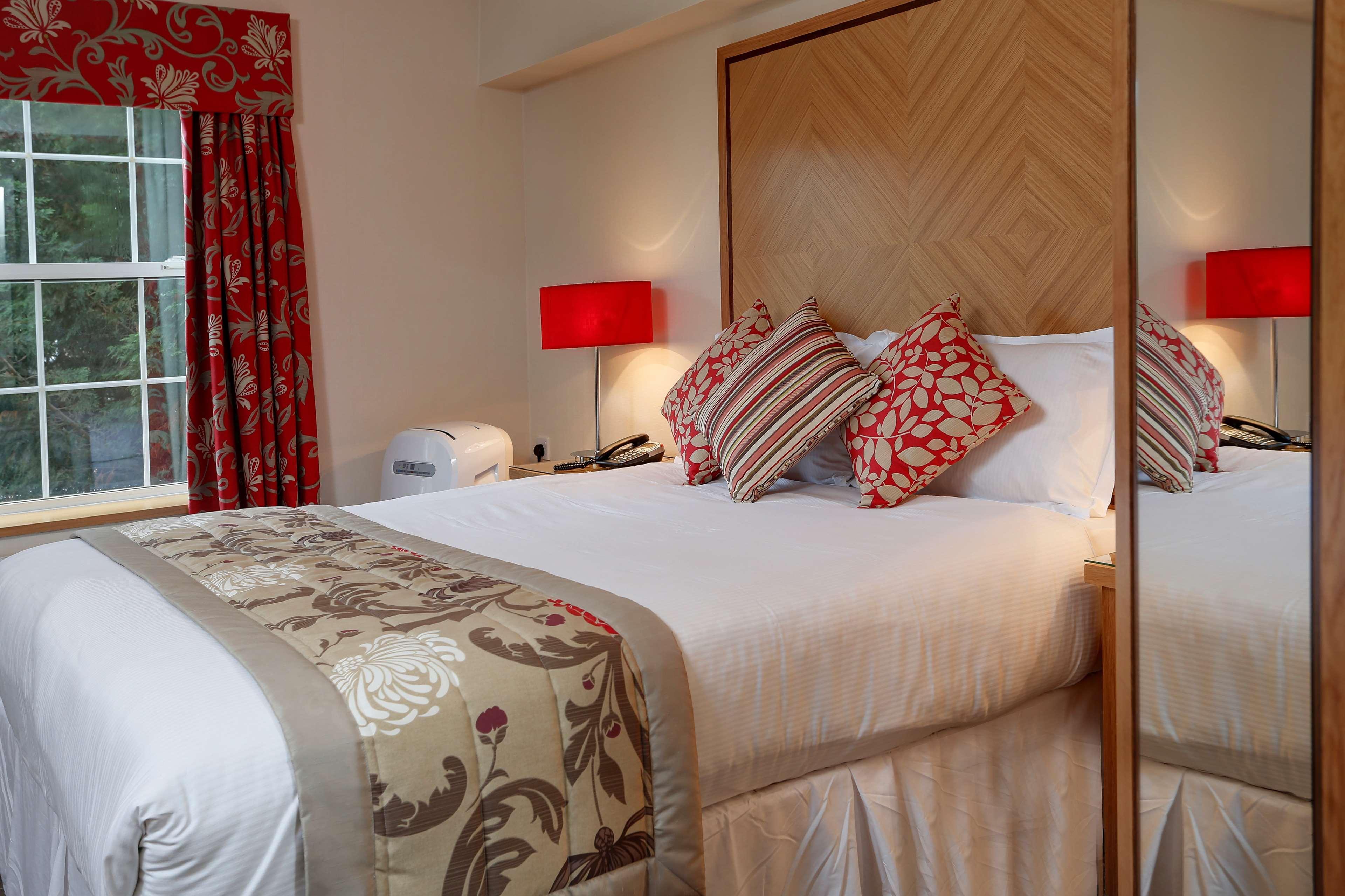 Best Western Homestead Court Hotel Уелуин Гардън Сити Екстериор снимка