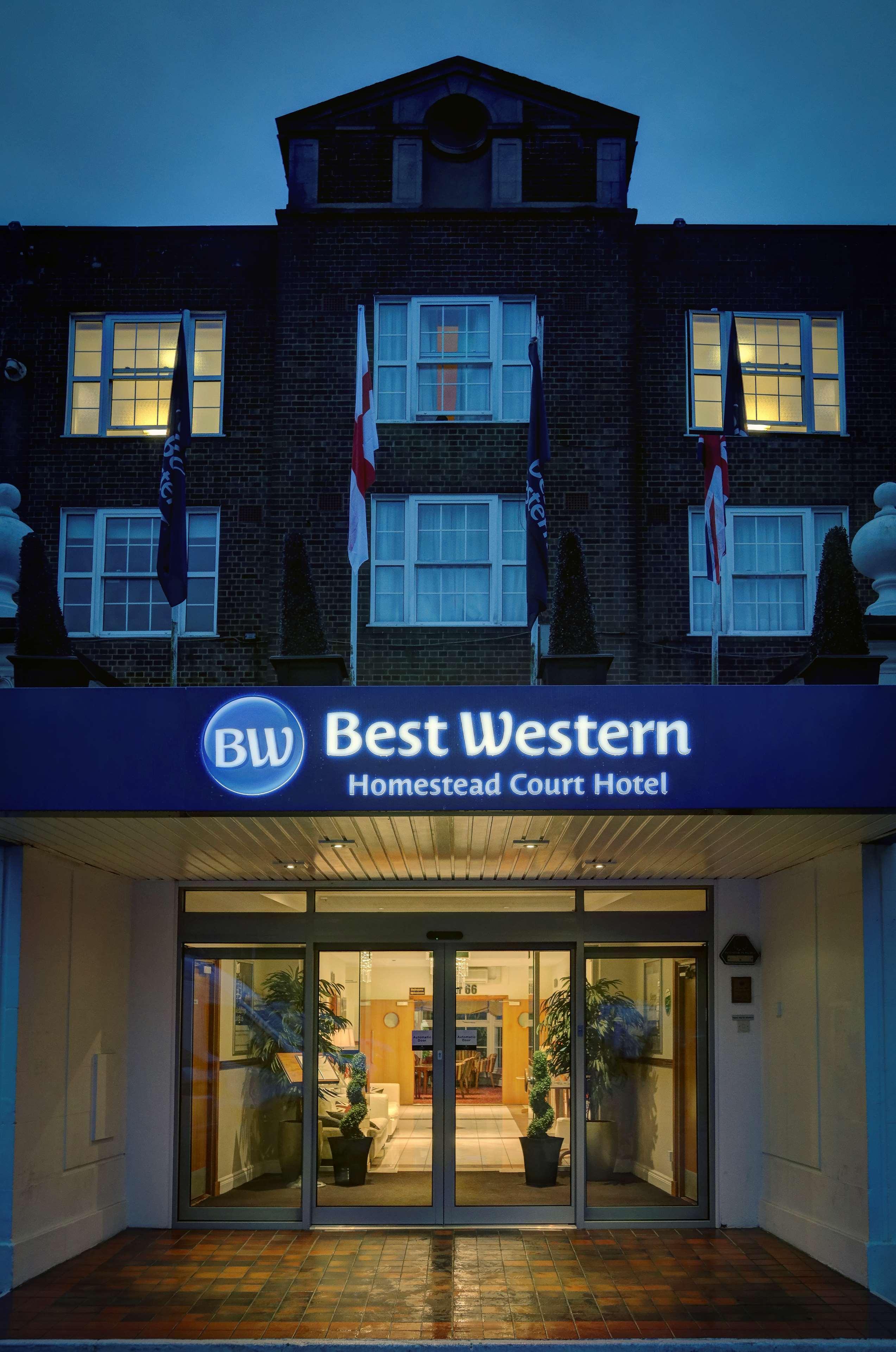 Best Western Homestead Court Hotel Уелуин Гардън Сити Екстериор снимка