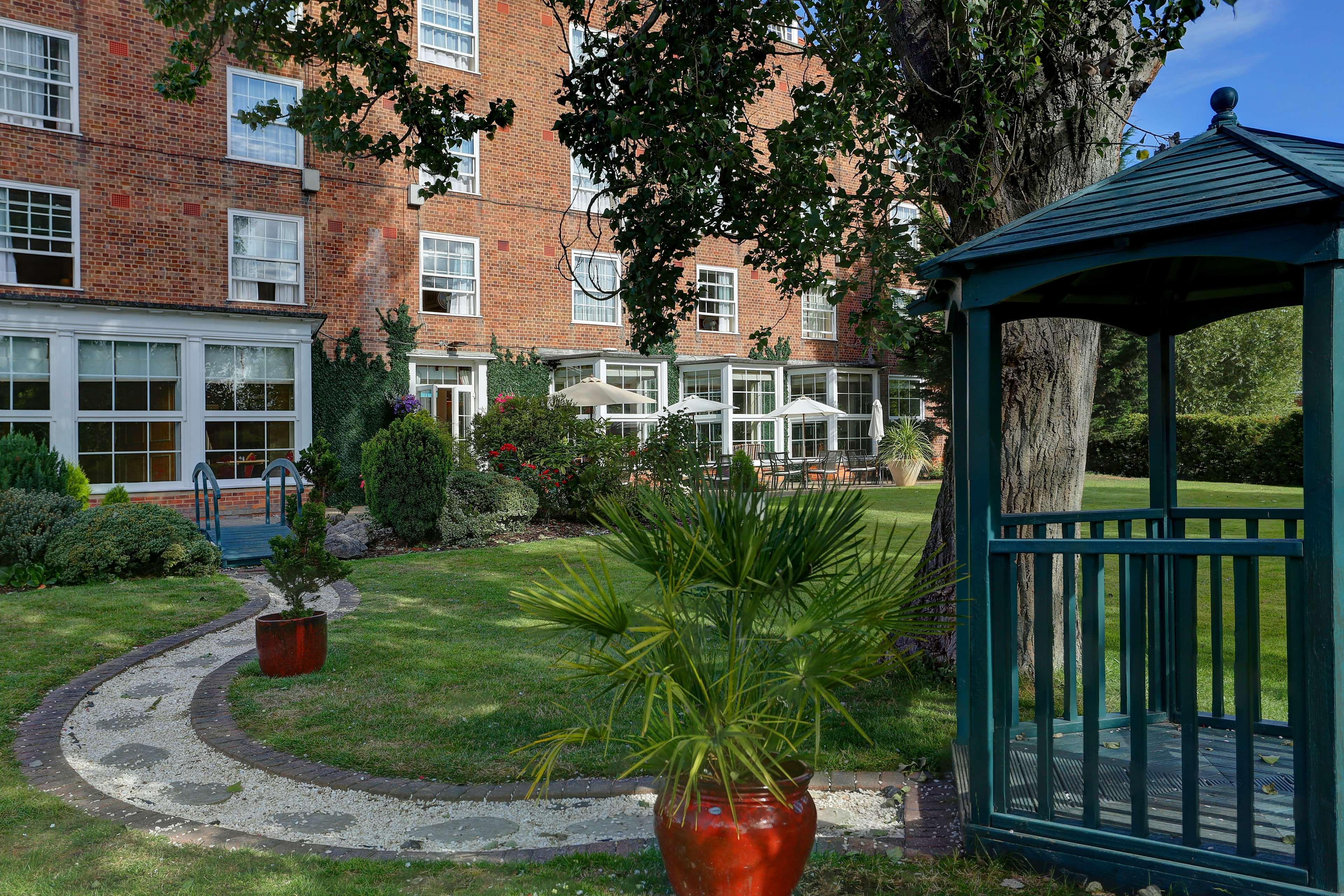 Best Western Homestead Court Hotel Уелуин Гардън Сити Екстериор снимка