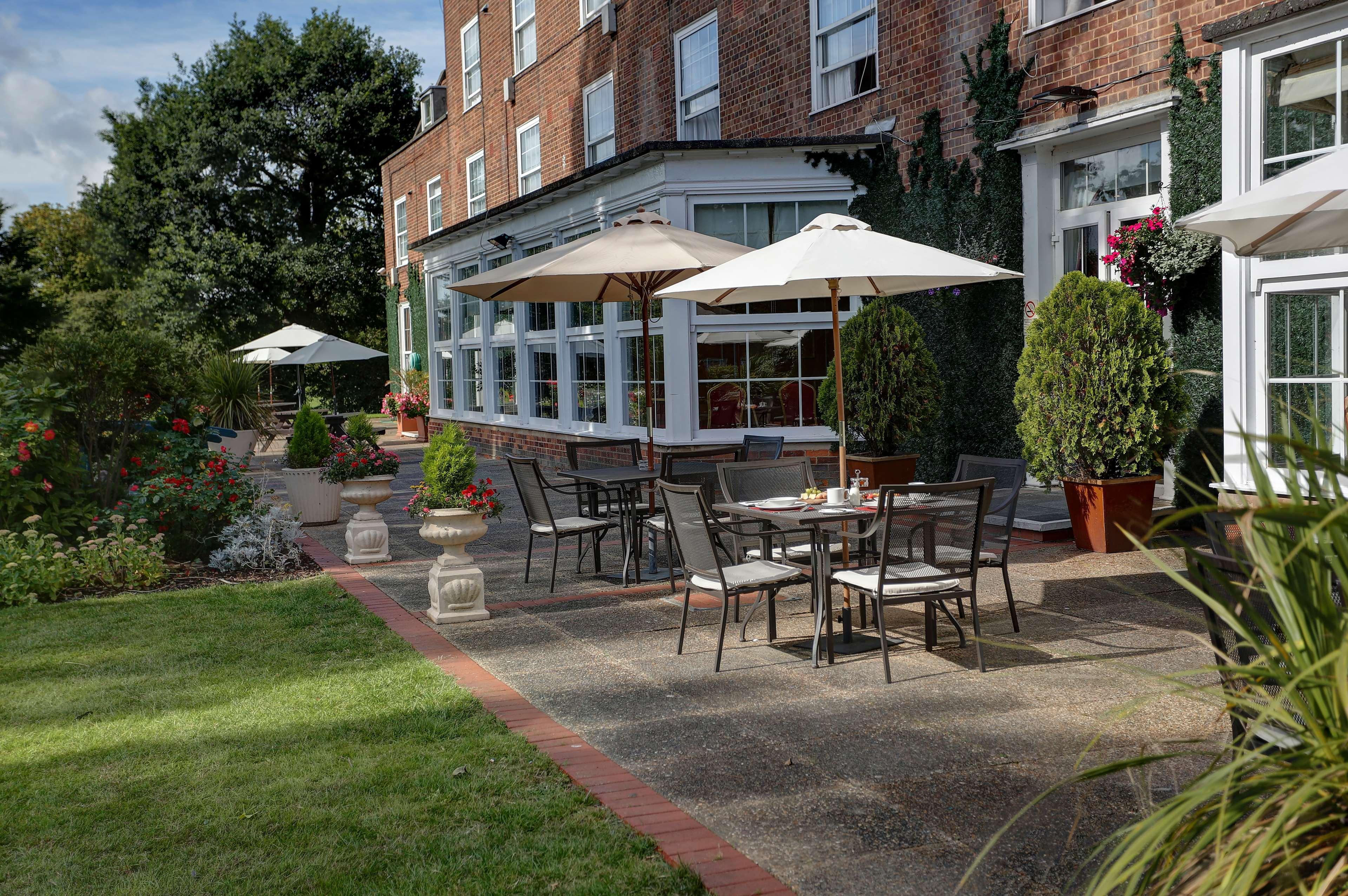 Best Western Homestead Court Hotel Уелуин Гардън Сити Екстериор снимка