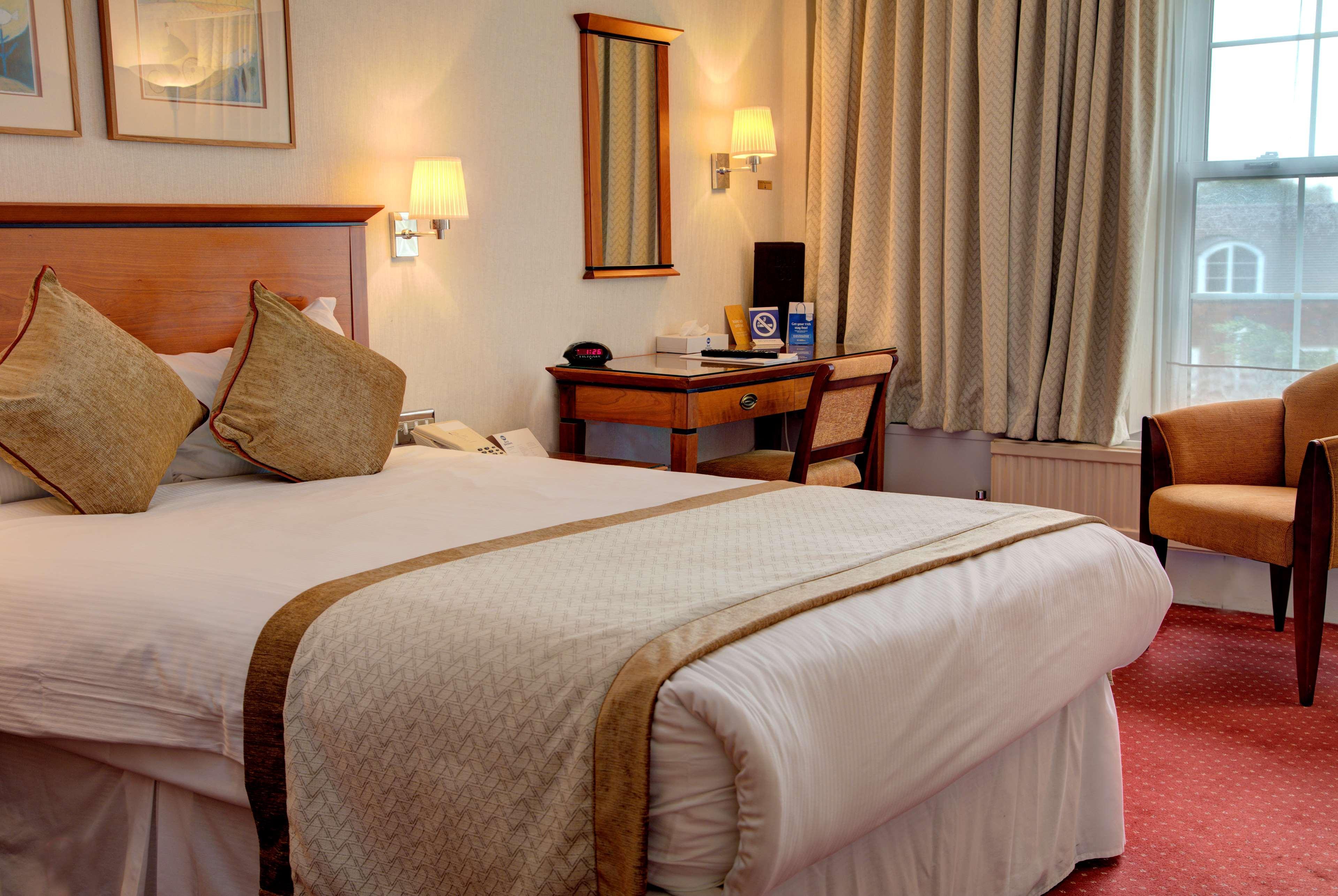 Best Western Homestead Court Hotel Уелуин Гардън Сити Екстериор снимка