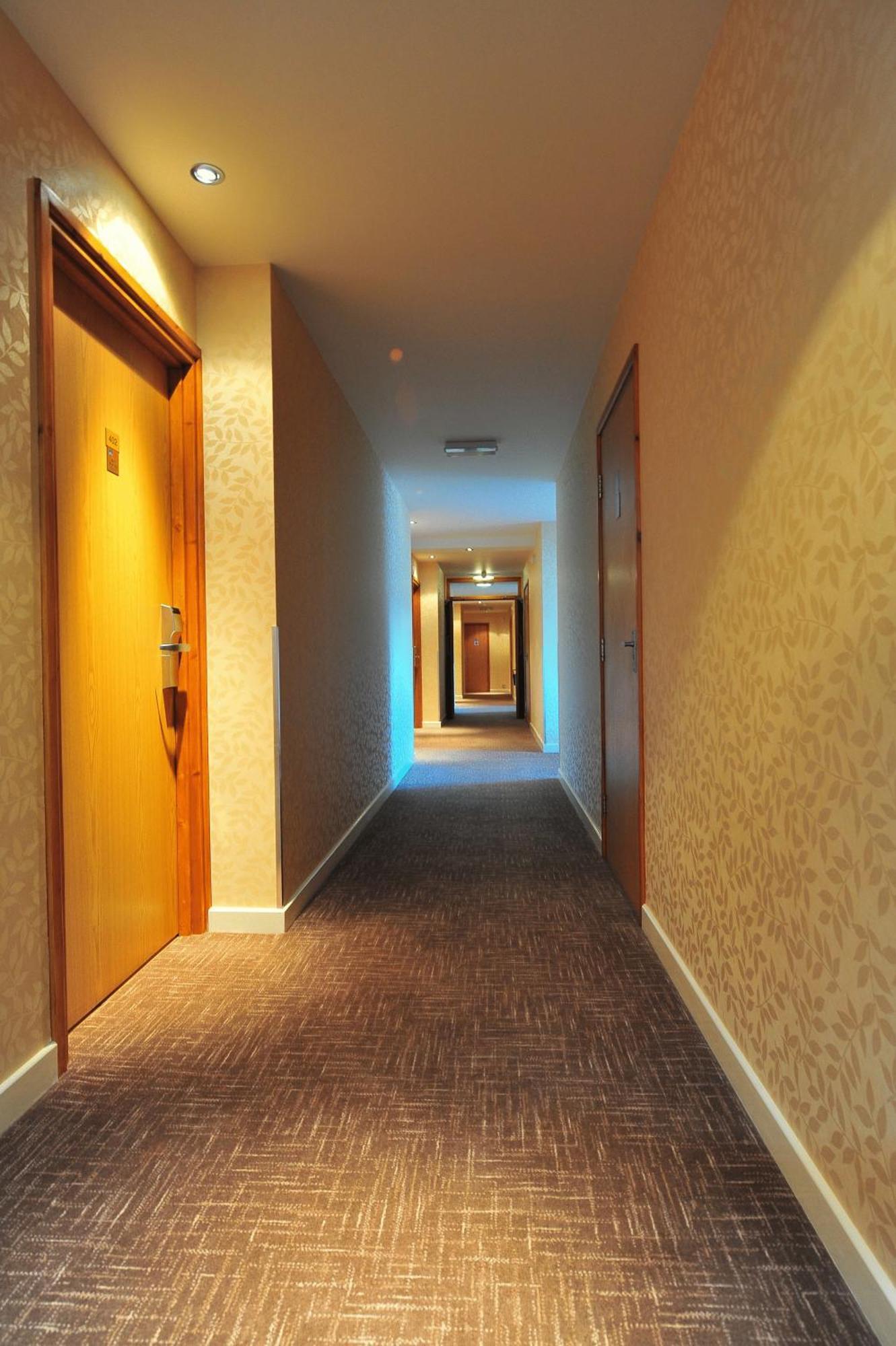 Best Western Homestead Court Hotel Уелуин Гардън Сити Интериор снимка