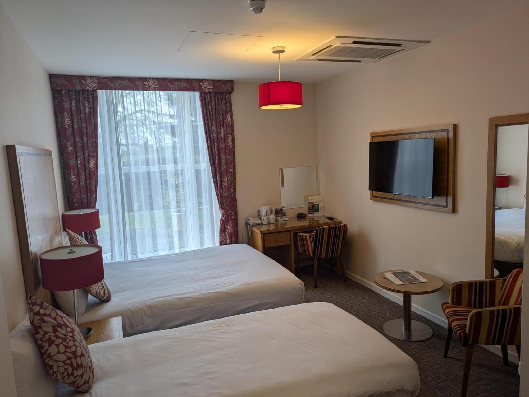 Best Western Homestead Court Hotel Уелуин Гардън Сити Екстериор снимка