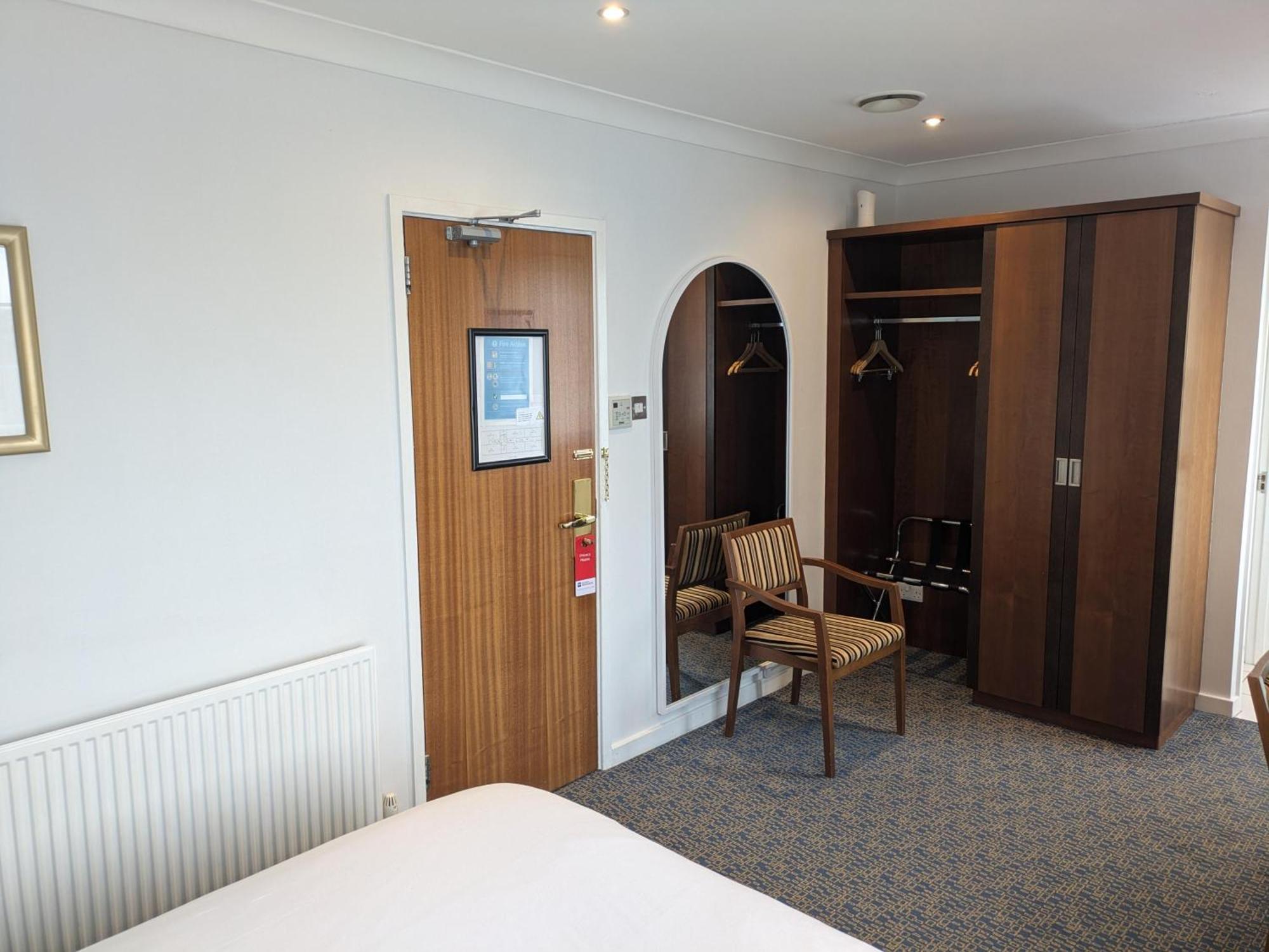 Best Western Homestead Court Hotel Уелуин Гардън Сити Екстериор снимка