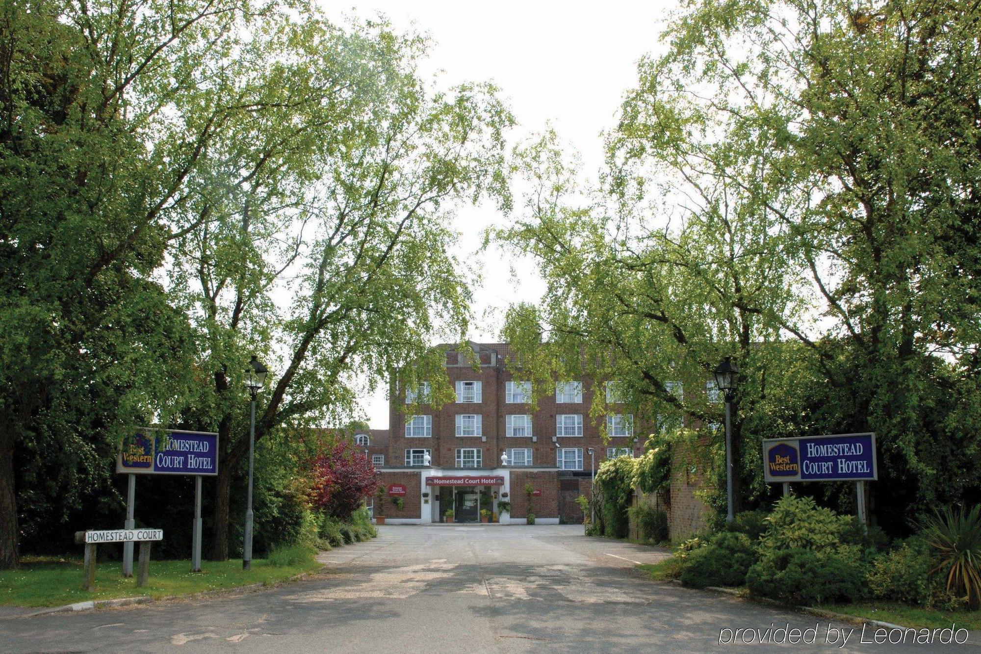 Best Western Homestead Court Hotel Уелуин Гардън Сити Екстериор снимка