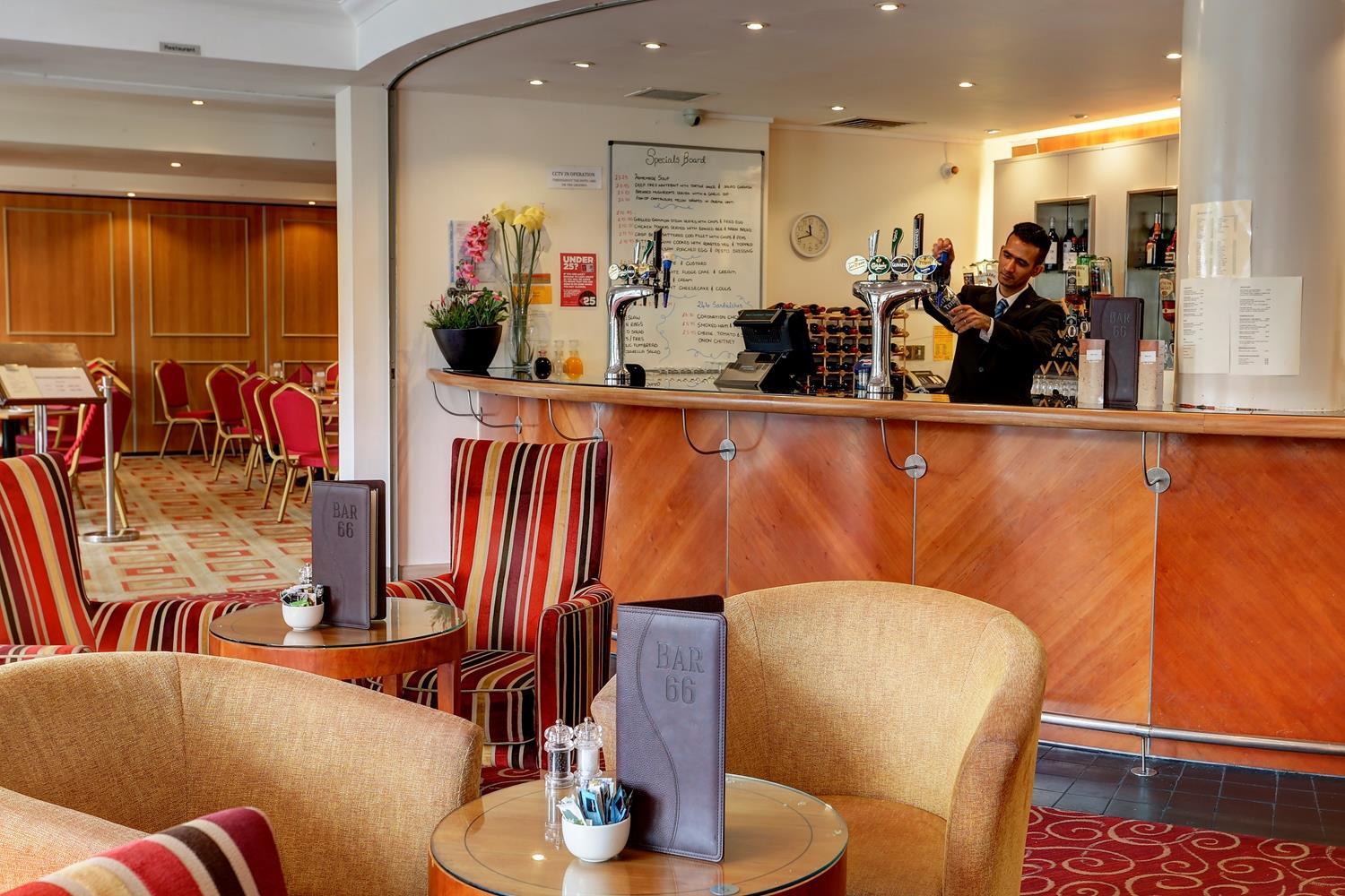 Best Western Homestead Court Hotel Уелуин Гардън Сити Екстериор снимка