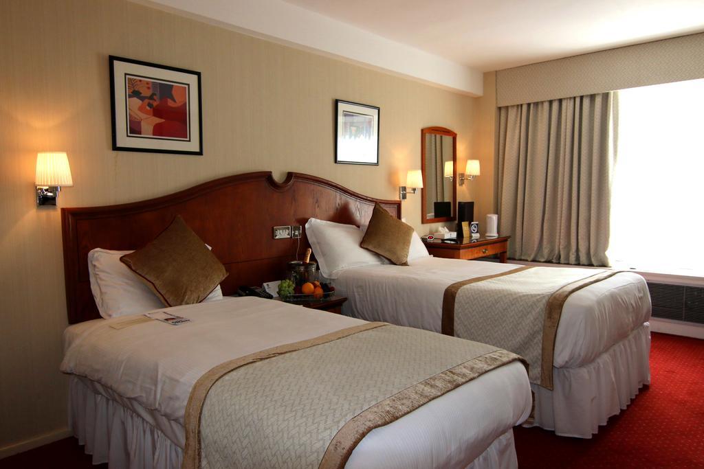 Best Western Homestead Court Hotel Уелуин Гардън Сити Екстериор снимка