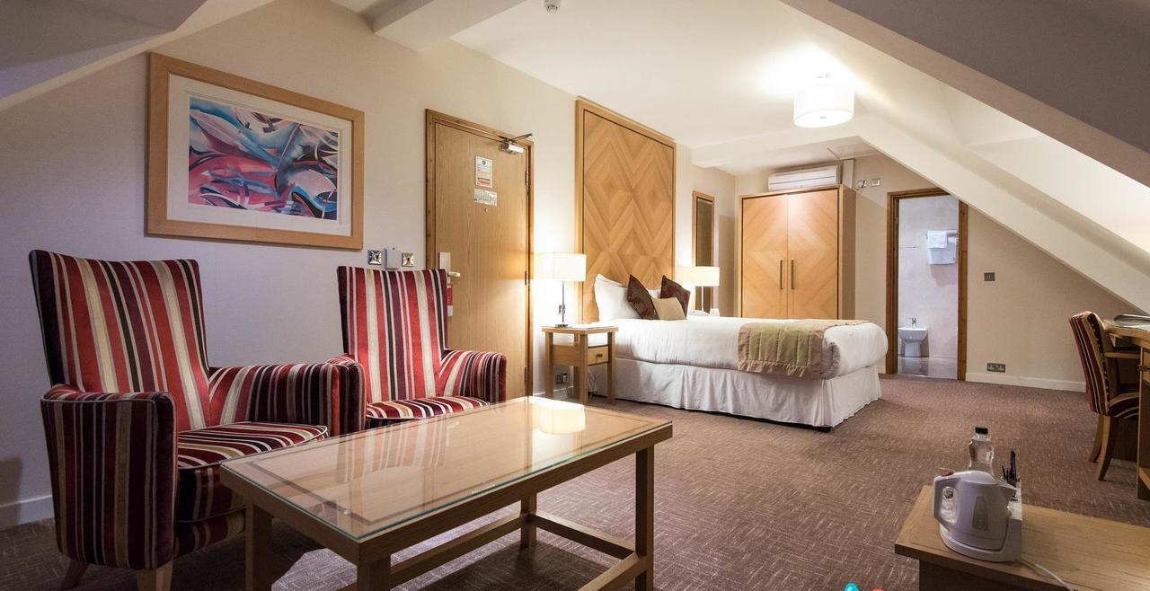 Best Western Homestead Court Hotel Уелуин Гардън Сити Екстериор снимка