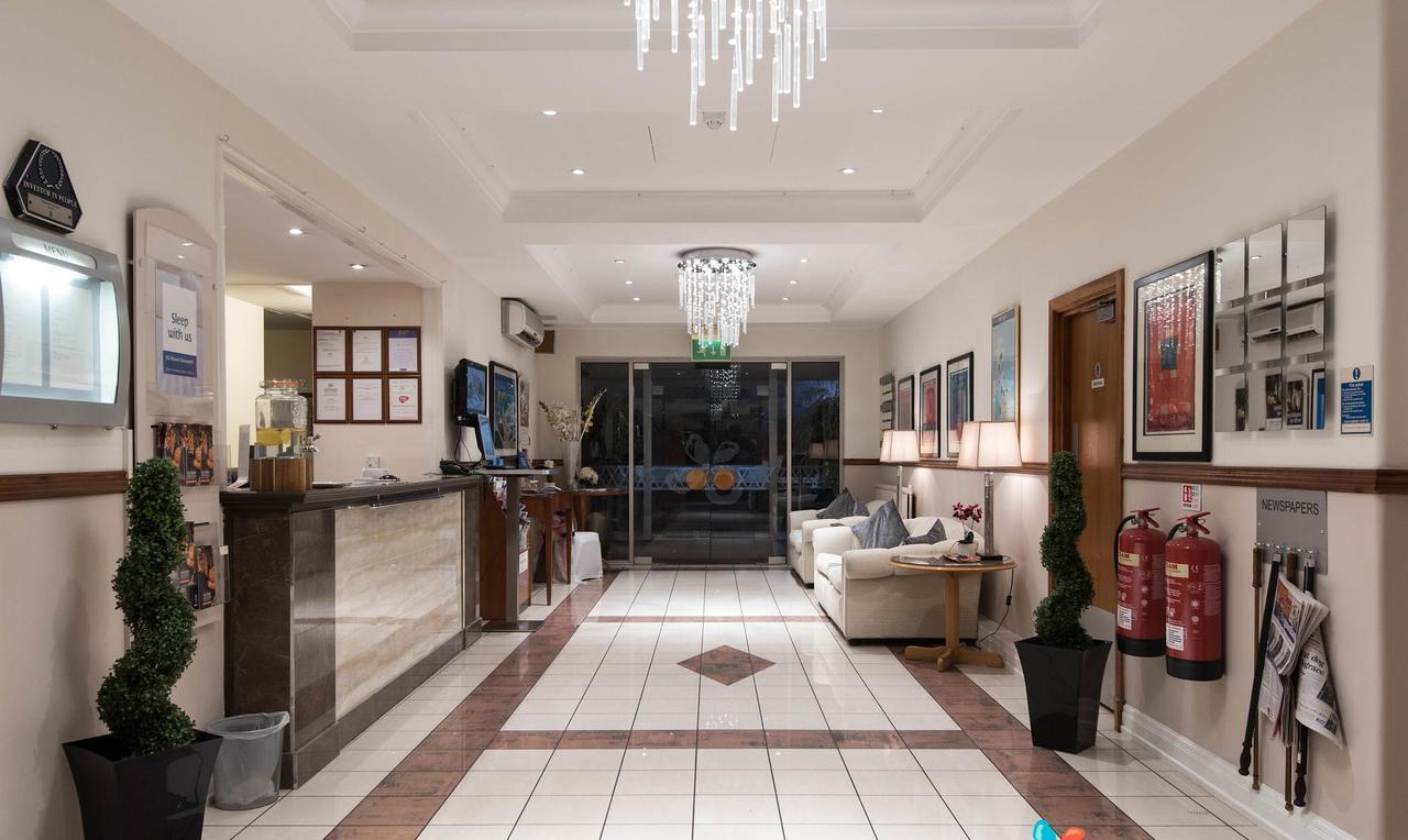 Best Western Homestead Court Hotel Уелуин Гардън Сити Екстериор снимка