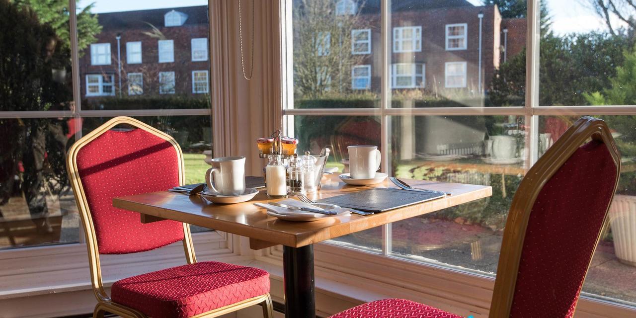 Best Western Homestead Court Hotel Уелуин Гардън Сити Екстериор снимка